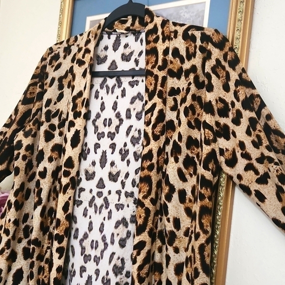 Boutique Cheetah Print Cardigan Size Small Waterfall Hem Career office Casual - Picture 2 of 10